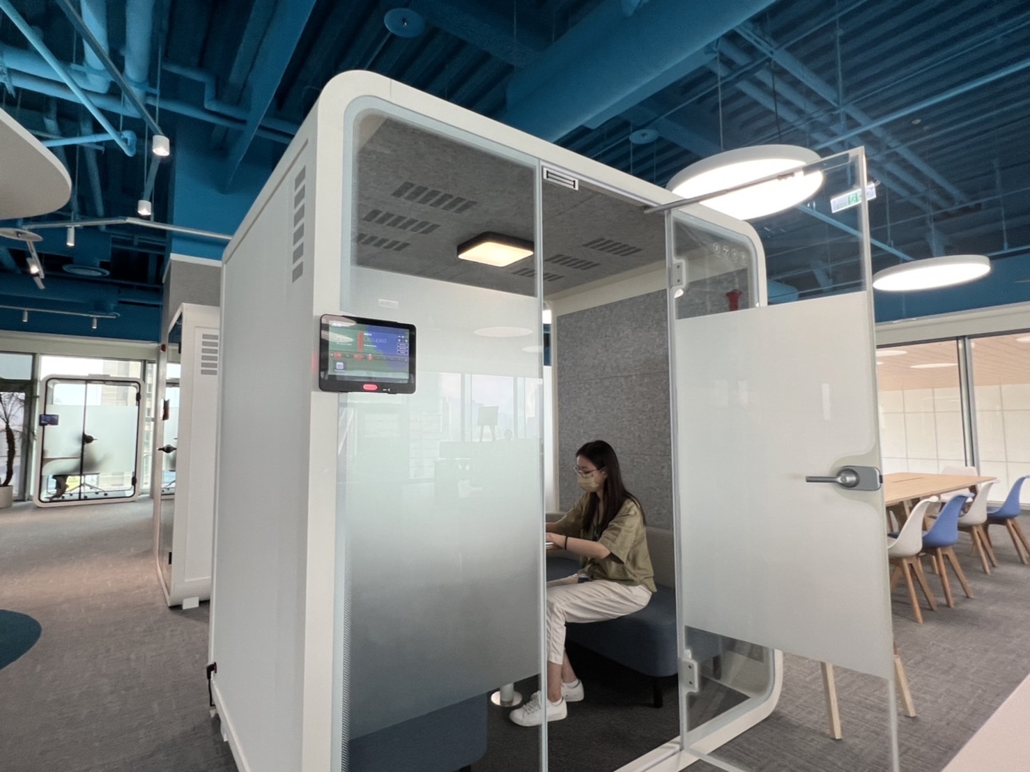 Z6·尊龙时凯高雄據點的智慧行動辦公艙，展現Z6·尊龙时凯在面板以外的研發應用軟實力